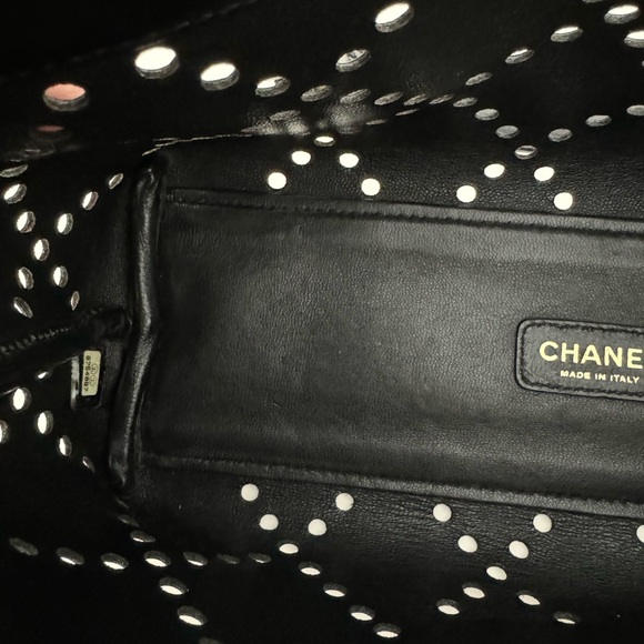 CHANEL Perforated Black Patent Leather Small Shoulder Bag in Very Good Condition - Picture 13 of 17